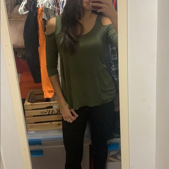 Shoulder cut out long sleeve, green small - Picture 2 of 2